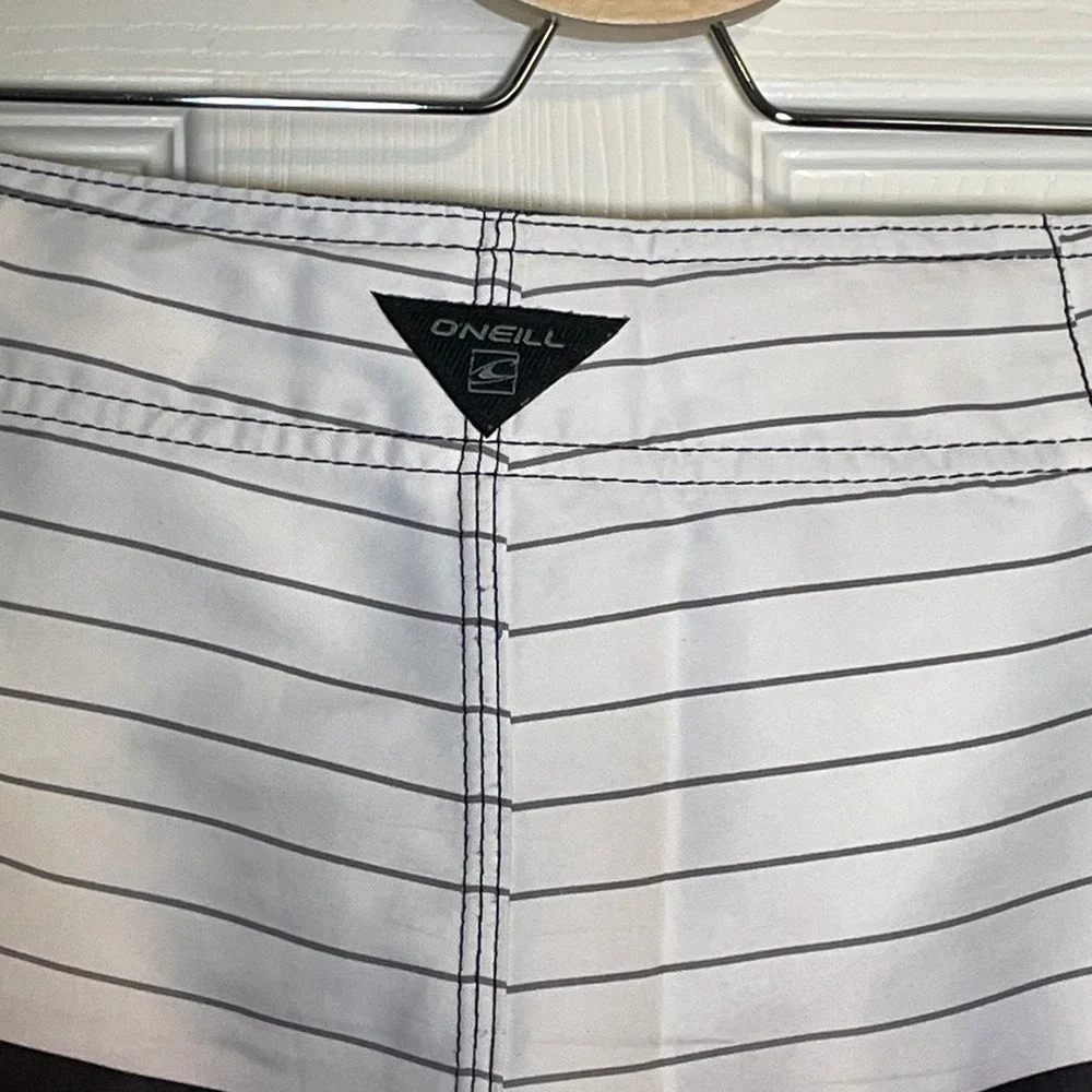 O'Neill Mens Board Shorts Black‎ White Red Striped Surf Trunks Size 31 RN85773